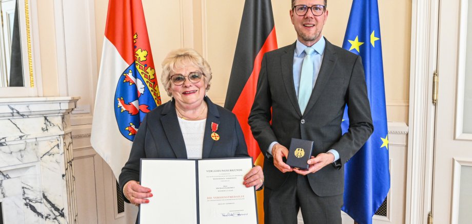 Irmtraud Fleischhut und Kulturstaatssekretär Christoph Degen